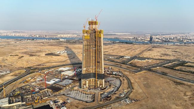 Jeddah Tower di Arab Saudi siap menyalip Burj Khalifa dan menjadi gedung tertinggi di dunia, simbol ambisi besar Saudi Vision 2030.