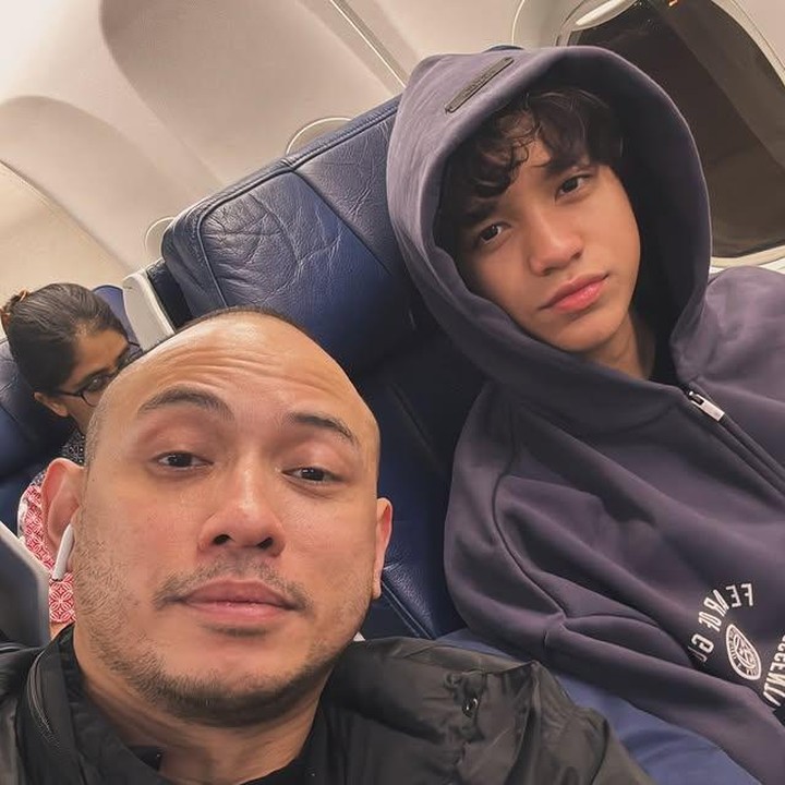 <p>Salah satu momen kedekatan mereka terlihat saat Noah merayakan ulang tahunnya yang ke-15. Tiko pun menuliskan pesan manis untuk Noah. "Kamu tumbuh pesat beberapa tahun terakhir ini, terutama tinggi badanmu! Hampir menyamai tinggi badanku.. mungkin tahun depan, ya, pendek (untuk saat ini). Dan hei.. kamu sudah mulai muda sekarang.. Aku bisa melihat perbedaannya, bukan hanya secara fisik tapi juga mentalmu," tulis Tiko lewat Instagramnya. (Foto: Instagram @tikoaryawardhana)</p>