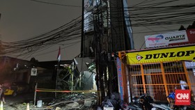 Tim Gegana Sisir Lokasi Ledakan Gedung Farmasi di Tangsel