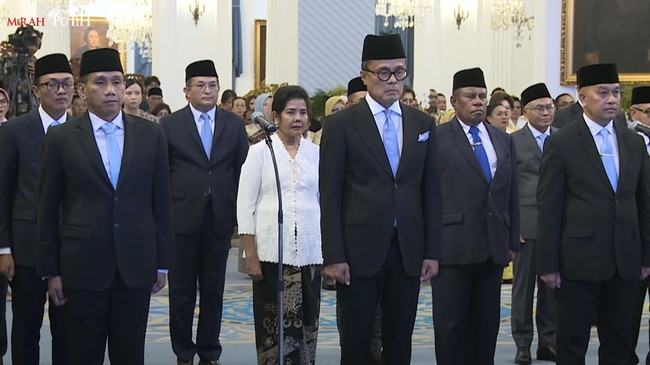 Presiden RI Prabowo Subianto melantik Benjamin Paulus sebagai Wakil Menteri Kesehatan dan Akhmad Wiyagus sebagai Wamendagri.