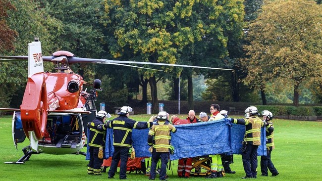 Wali kota terpilih Herdecke Jerman, Iris Stalzer, ditikam oleh sekelompok pria tak dikenal belasan kali jelang sebulan lagi resmi menjabat.