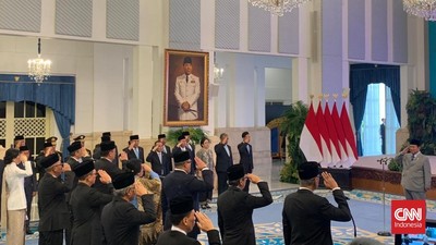 Prabowo Resmi Lantik Dubes & Wadubes RI untuk Malaysia hingga Belanda Presiden RI Prabowo Subianto melantik sejumlah duta besar atau dubes RI baru dalam pelantikan di Istana Kepresidenan pada Rabu (8/10) ini.