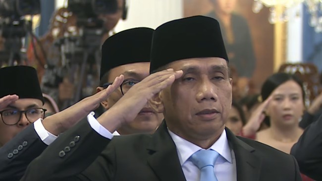 Wakil Menteri Dalam Negeri Akhmad Wiyagus merupakan purnawirawan jenderal bintang tiga kepolisian berpangkat Komisaris Jenderal atau Komjen (Purn) Polri.