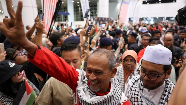 Sebanyak 23 relawan GSF asal Malaysia tiba di Kuala Lumpur setelah ditahan dan dideportasi Israel.