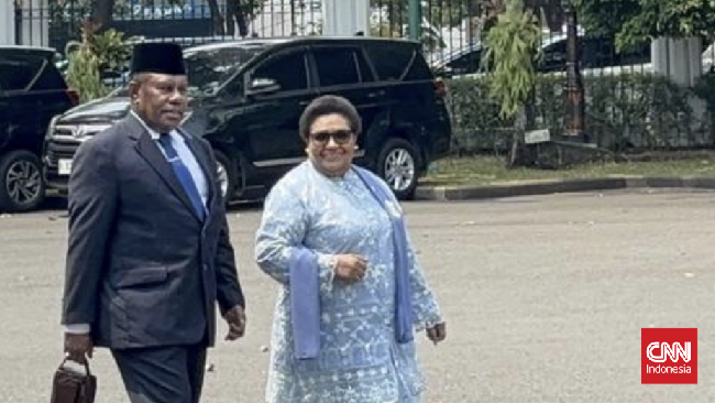 Wamendagri Ribka Haluk tiba di Kompleks Istana Kepresidenan Jakarta jelang pelantikan sebagai kepala badan membawahi percepatan pembangunan Papua.