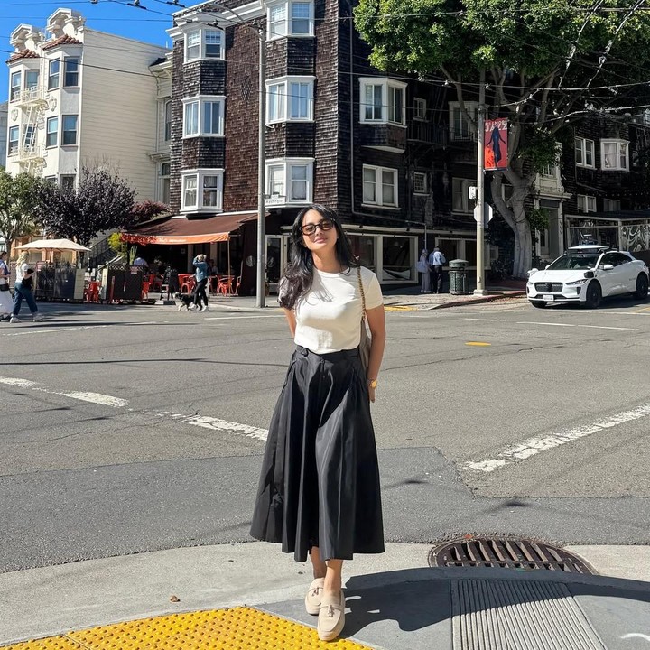 <p>Kebahagiaan tengah menyelimuti Ririn Ekawati yang kini dapat melepas rindu dengan sang putri, Jasmine Salsabila Abeng, yang sedang menjalani masa perkuliahan di Universitas San Francisco, Amerika Serikat. (Foto: Instagram@ririnekawati)</p>