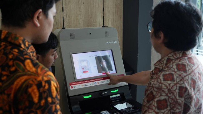 Telkomsel dan Kementerian Komunikasi uji coba registrasi biometrik untuk keamanan identitas digital untuk mencegah kejahatan digital.