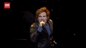 VIDEO: Momen Presiden Argentina Jadi Rockstar saat Luncurkan Buku Baru