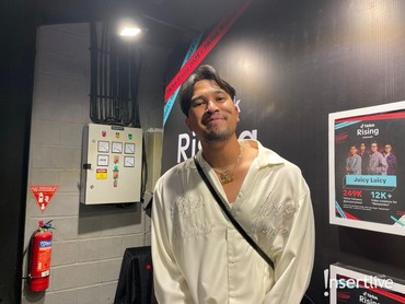 img-title Adrian Khalif Bongkar Versi Lain Lagu Alamak yang Kini Viral