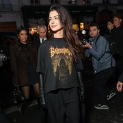 Potret Stylish Para Artis di Show Balenciaga, Ada Anne Hathaway sampai Annie Moon!