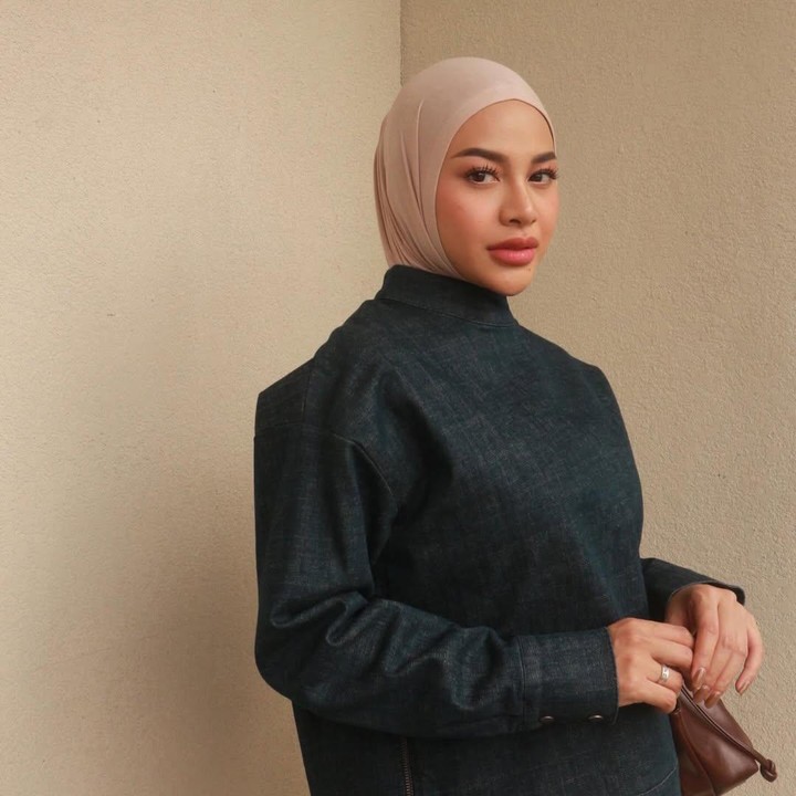 <p>Penampilan Aurel Hermansyah semakin bikin pangling sejak menjalani diet untuk menurunkan berat badan. Aurel terlihat lebih langsing dan <em>fresh</em> karena sukses menjalani program diet, Bunda. (Foto: Instagram @aurelie.hermansyah)</p>