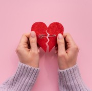 5 Tanda Seseorang Belum Benar-benar Move On Menurut Ilmu Psikologi