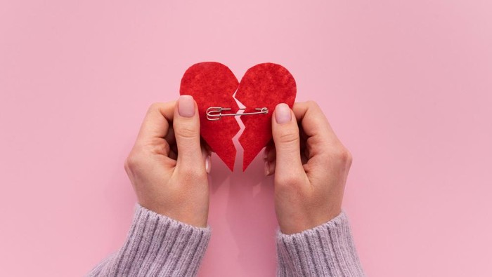 5 Tanda Seseorang Belum Benar-benar Move On Menurut Ilmu Psikologi