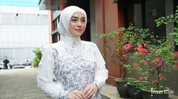 img-title Hidup Berubah Usai Mualaf, Ini 7 Potret Penampilan Celine Evangelista Menuai Pujian