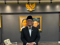 Kementerian Haji Punya Pakaian Sarung Lengkap, Wamen Ungkap Inspirasinya