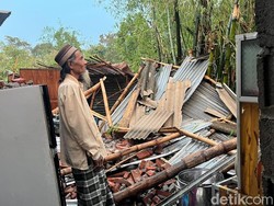 Puluhan Rumah di Mojokerto Rusak Dampak Angin Kencang, 2 Orang Luka