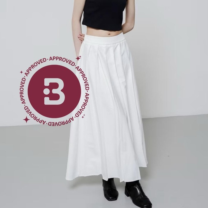 Inspirasi clean outfit serba putih ala Alika Islamadina