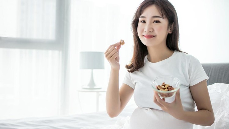 ibu hamil makan ibu hamil makan