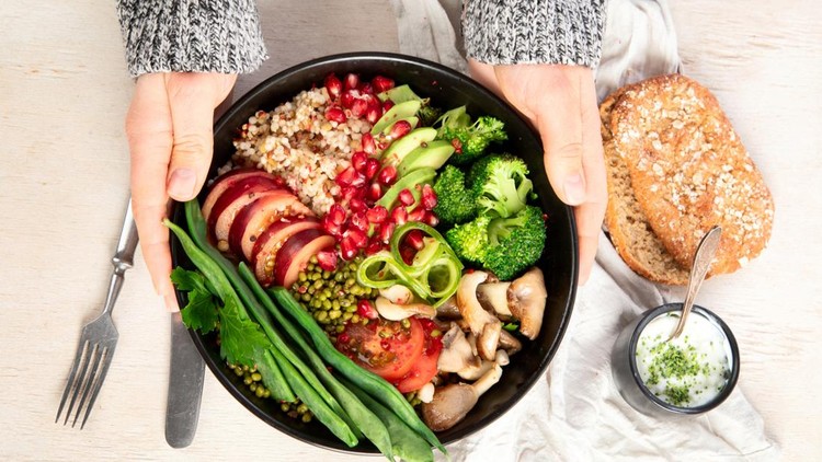 Ilustrasi makan sayur