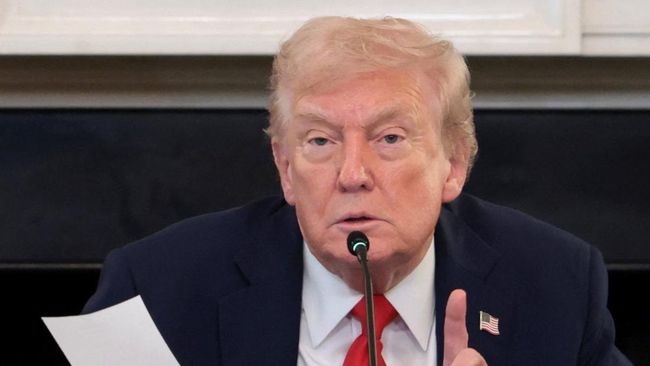 Pemerintah AS di bawah Presiden Donald Trump dikabarkan telah menghentikan semua aplikasi terkait imigrasi dari warga negara yang berasal dari 19 negara.