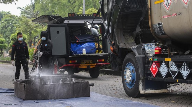 Pemkab Serang fokus menangani kesehatan warga terdampak radioaktif Cs-137. Dekontaminasi serentak dilakukan untuk mencegah paparan lebih lanjut.
