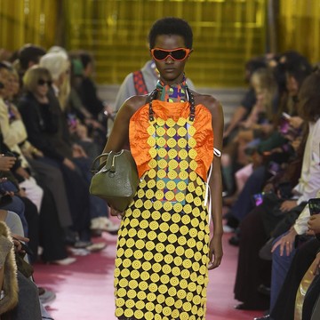 Unik! Celemek Jadi Pusat Perhatian di Peragaan Miu Miu Spring/Summer 2026