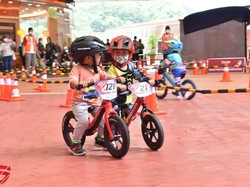 Imut dan Ngebut! Lincahnya Anak-Anak ini Balapan Sepeda Tanpa Pedal