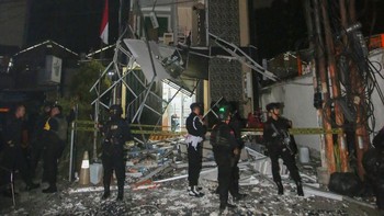 FOTO: Ledakan Besar di Tangsel, Bangunan Gedung Farmasi Porak-poranda