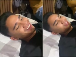 Momen Marselino Ferdinan Santai Nonton Timnas Indonesia Vs Arab di Rumah