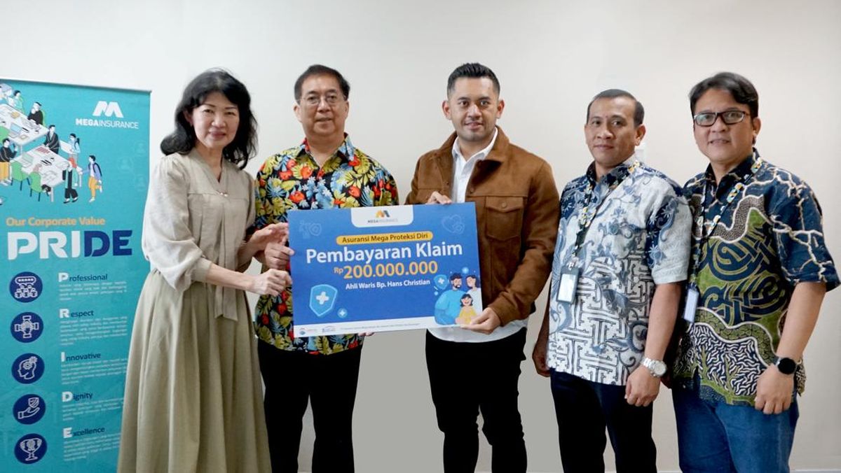 Ahli Waris Terima Pembayaran Klaim Rp200 Juta dari Mega Insurance