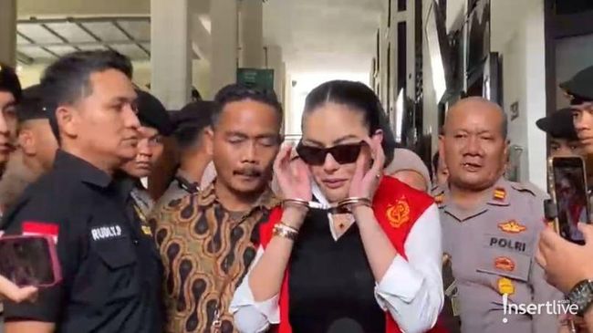 Dituntut 11 Tahun Penjara, 7 Gaya Nikita Mirzani Pakai Kacamata Hitam di Sidang