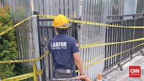 Polisi Olah TKP Ledakan Gedung Farmasi di Tangsel, 9 Saksi Diperiksa