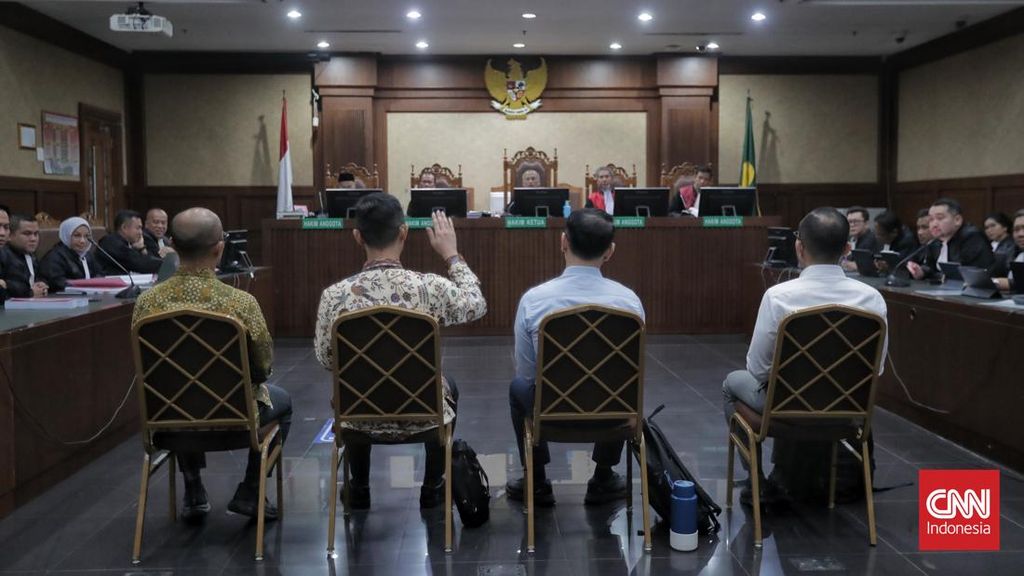 3 Terdakwa Korupsi Tata Kelola Minyak Mentah Dituntut 14 Tahun Penjara