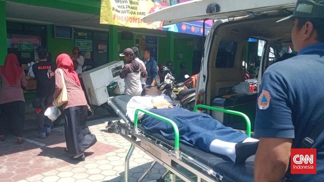 Catatan di papan posko jumlah total diduga keracunan MBG sampai pukul 10.45 WIB menjadi 35 orang pada Kamis ini. Ada 15 siswa yang dirujuk ke rumah sakit.