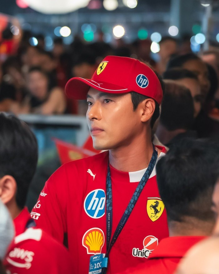 Terakhir ada aktor Hyun Bin yang hadir menyaksikan balapan F1 di lounge eksklusif milik Casa Ferrari. Sementara itu, ia tengah disibukkan dengan syuting proyek drama baru, Made in Korea./ Foto: x.com/binibots