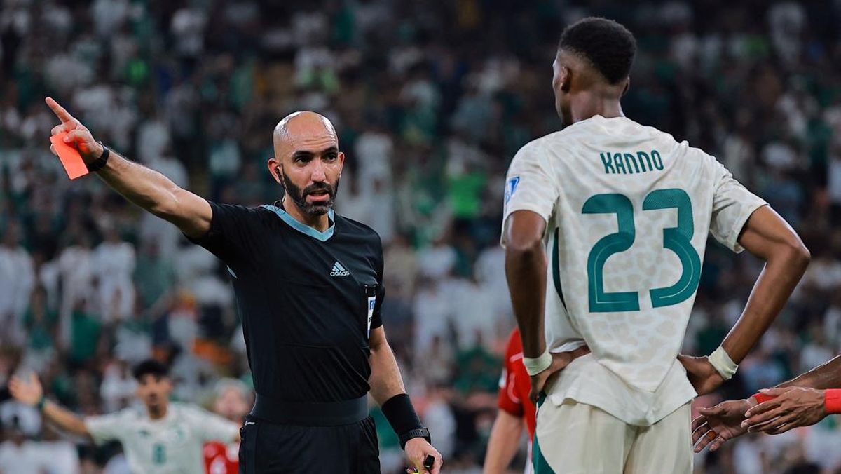 Dihujat Fans Arab Saudi, Wasit Kuwait Ahmad Al Ali Dapat Penghargaan