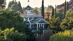 Tragedi di Disneyland! Pengunjung Tewas Saat Naik Wahana Haunted Mansion