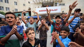 FOTO: Asa Warga Gaza Sambut Gencatan Senjata Akhiri 2 Tahun Genosida