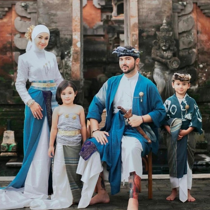<p>Setelah menapaki bahtera rumah tangga sejak tahun 2016, pesinetron Aryani Fitriana dan Donny Michael sudah dikaruniai dua anak, yakni Alem Isco Zeroun Haub dan Aleia Astrid Romeesa Haubv. Kehadiran mereka semakin melengkapi kebahagiaan keluarga kecil ini, Bunda. (Foto: Instagram @aryanifitriana24)</p>
