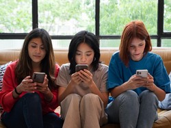 9 Cara Mengatasi Kecanduan Gadget pada Anak, Remaja, dan Orang Dewasa