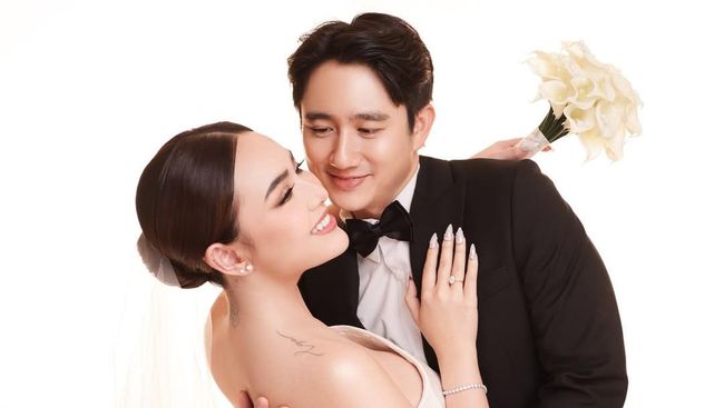 Amanda Manopo dan Kenny Austin mengumumkan kelahiran anak pertama mereka pada Sabtu (6/6).
