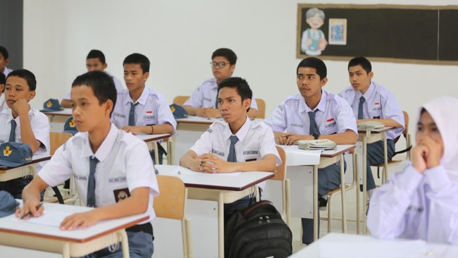 Program Sekolah Rakyat di Situbondo, Jawa Timur, akan dimulai 2026, dan menurut Bupati Yusuf Rio Wahyu Prayogo menyatakan peminat mencapai 5.000 calon siswa.
