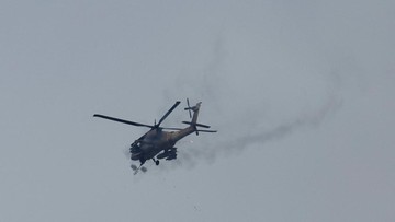 Helikopter Apache AS Jatuh di Dekat Selat Hormuz, Trump Buka