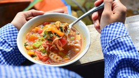 Hati-hati! Ini 5 Bahaya Makan Seblak Setiap Hari