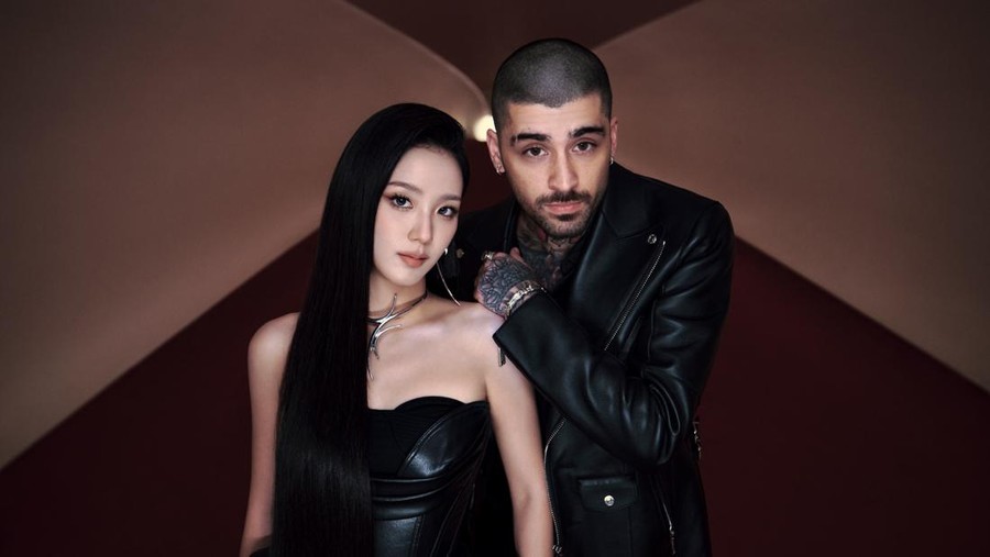 Jisoo BLACKPINK dan Zayn Malik Penampilan Jisoo BLACKPINK dan Zayn Malik dalam video klip Eyes Closed.