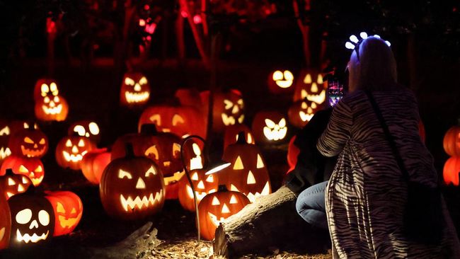 7 Tempat yang Gelar Acara Halloween Seru di Jakarta, Ada Dinner Horor Rayakan Halloween 2025 di Jakarta lewat deretan acara seru, mulai dari festival musik, pesta kostum, hingga makan malam bertema horor.