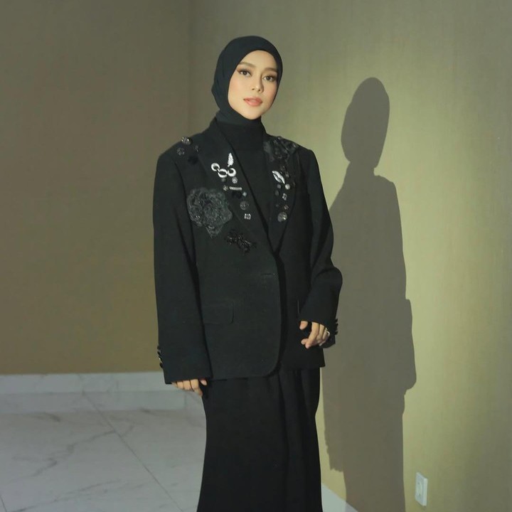 <p>Salah satu cara Lesti untuk menaikkan berat badan adalah rutin berolahraga. Tak hanya itu, Bunda dua anak ini juga mulai menambah porsi kalori makannya setiap hari. "Aku coba olahraga (padahal enggak pernah). Aku coba makan dan makan lagi. Ga lupa surplus kalori biar makin melejit naiknya," kata Lesti Kejora dikutip dari akun @lestikejora. (Foto: Instagram @lestikejora)</p>