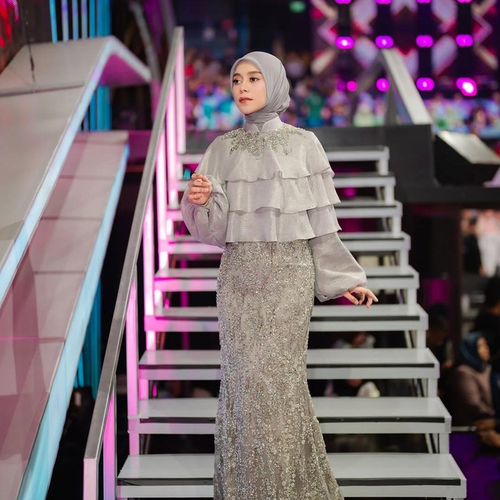 <p>Lesti menjalani program untuk menaikkan berat badan lantaran menjadi korban julid netizen yang menghujat penampilannya karena dianggap terlalu kurus. Kegigihannya dalam menjalani program ini membuahkan hasil manis. Berat Lesti naik 8 kilogram (kg), atau dari yang sebelumnya 40 kg menjadi 50 kg. (Foto: Instagram @lestikejora)</p>