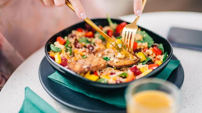 Ada Orang yang Makan Banyak Tapi Tetap Kurus, Ini 7 Fakta Menariknya!