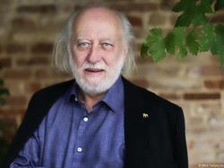 Penulis Hungaria Laszlo Krasznahorkai Raih Nobel Sastra